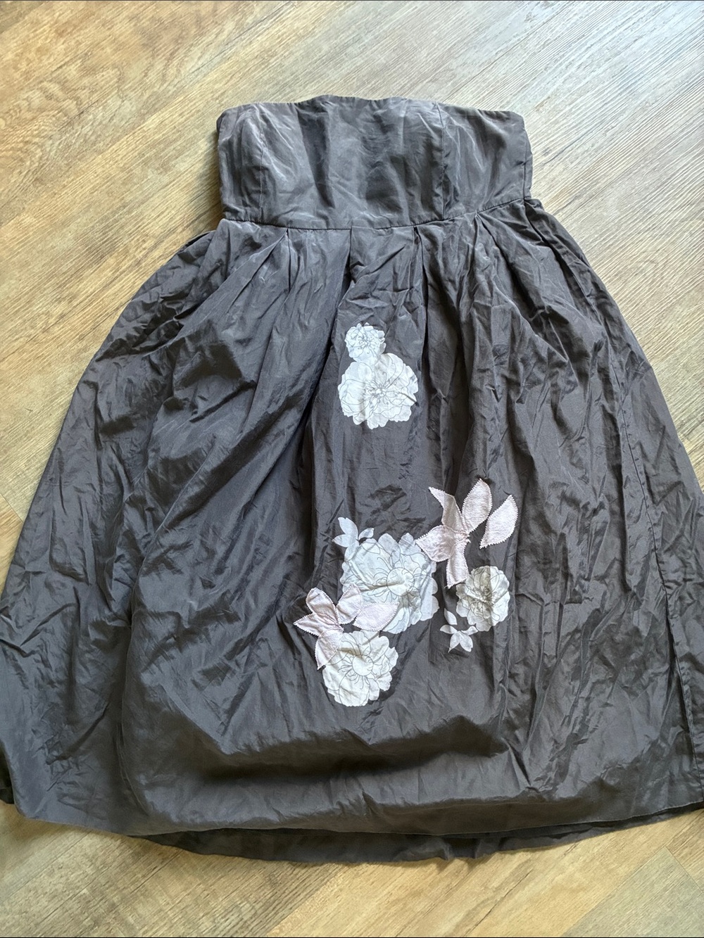 Gap Women’s size 8 Strapless Gray Dress with Floral Appliqué